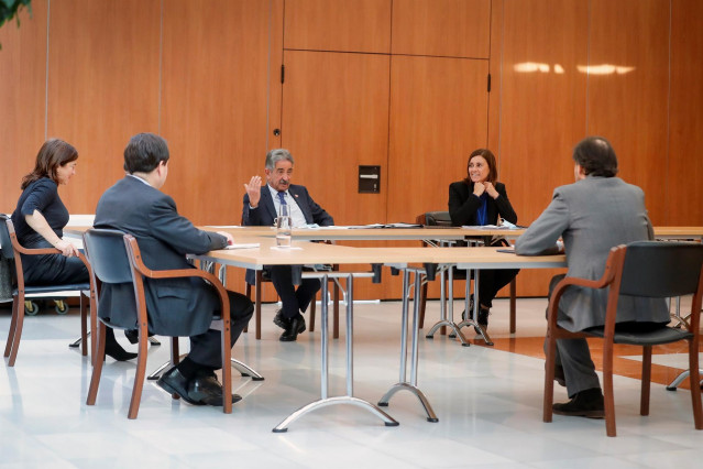 Archivo - Revilla en su reciente visita a Bruselas para pedir la inclusión de la línea Santander-Bilbao en el Corredor Atlántico