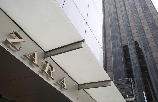Archivo - Una tienda de Zara en el centro de Madrid.