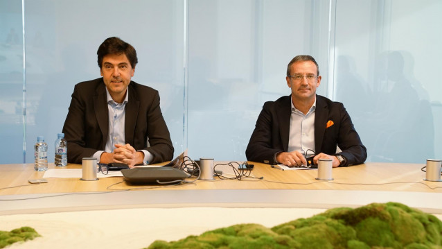 El director general de B2B de Orange España, Joaquín Colino, y el consejero delegado de Orange España, Jean-François Fallacher, en una rueda de prensa celebrada este jueves 16 de diciembre en Madrid en la que han presentado su nueva oferta para pymes