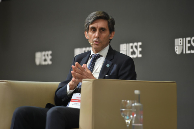 Archivo - El presidente de Telefónica, José María Álvarez-Pallete, debate sobre transición digital y sostenibilidad, en el Campus IESE, a 12 de noviembre de 2021, en Madrid, (España).