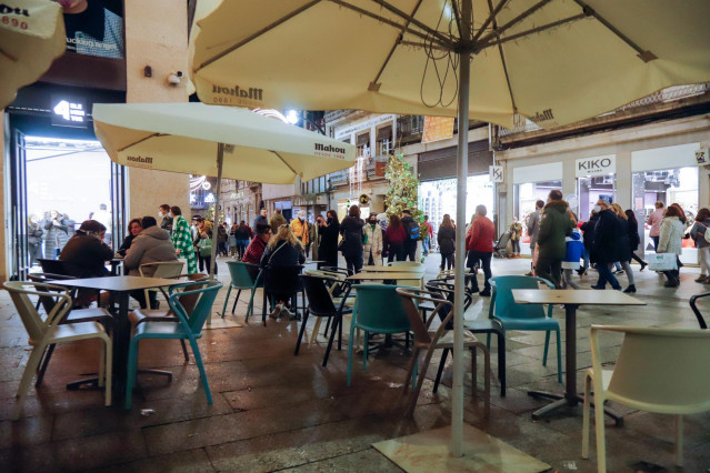 Ambiente en las calles y establecimientos de Vigo, en una imagen de archivo.