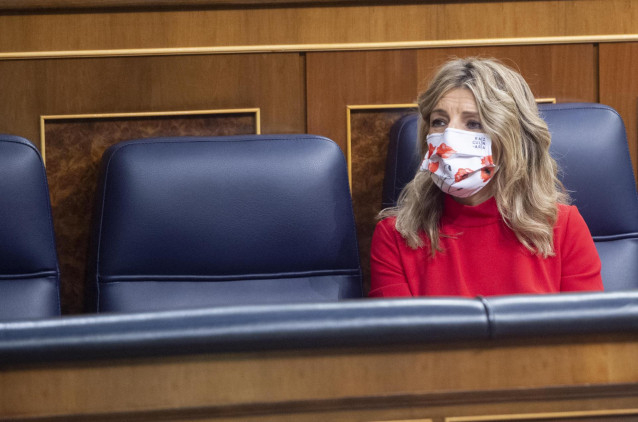 La vicepresidenta segunda y ministra de Trabajo y Economía Social, Yolanda Díaz, en una sesión plenaria en el Congreso de los Diputados, a 16 de diciembre de 2021, en Madrid, (España).