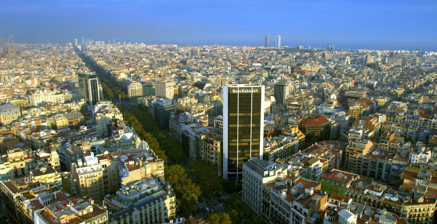 Vista de la torre de Banco Sabadell en Barcelona.