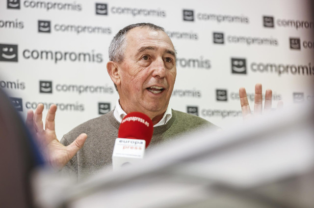 El diputado de Compromís en el Congreso de los Diputados, Joan Baldoví, durante una entrevista con Europa Press, a 17 de diciembre de 2021, en Valencia