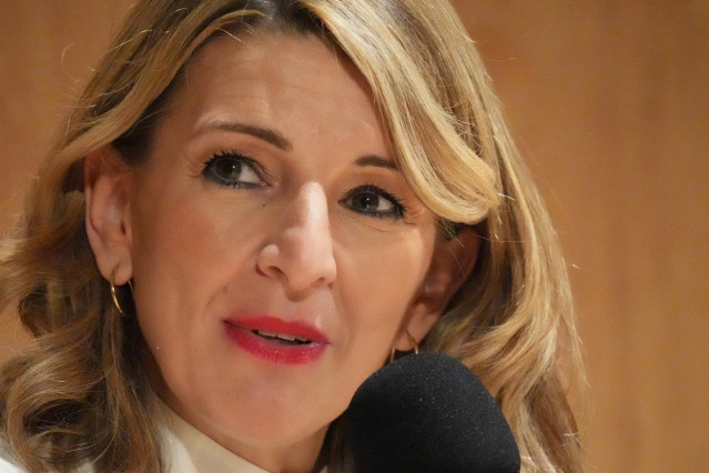 La vicepresidenta segunda y ministra de Trabajo y Economía Social, Yolanda Díaz, en el debate ‘Trabajo digno, vida buena’, durante el encuentro ‘Miradas Ambplias’, de Podemos-Ahal Dugu, en el BEC de Barakaldo (Bizkaia)