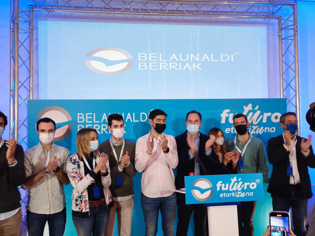 Dirigentes populares en la clausura del congreso de NNGG del País Vasco