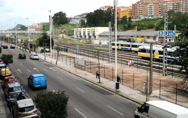 Archivo - Terrenos de ADIF en la calle Castilla, Santander (Cantabria)