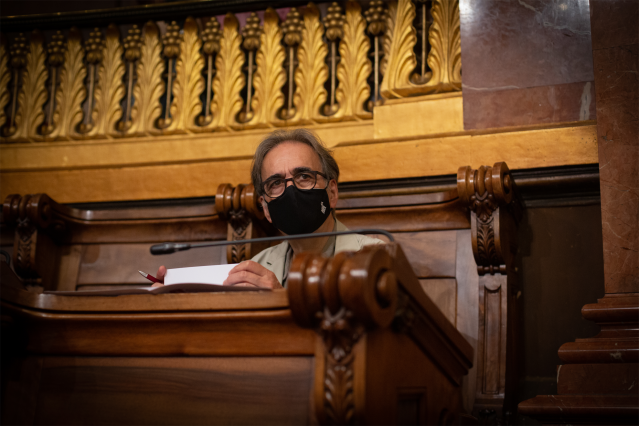 Archivo - Joan Subirats, en una sesión plenaria en el Ayuntamiento de Barcelona, a 23 de julio de 2021, en Barcelona, Cataluña (España).