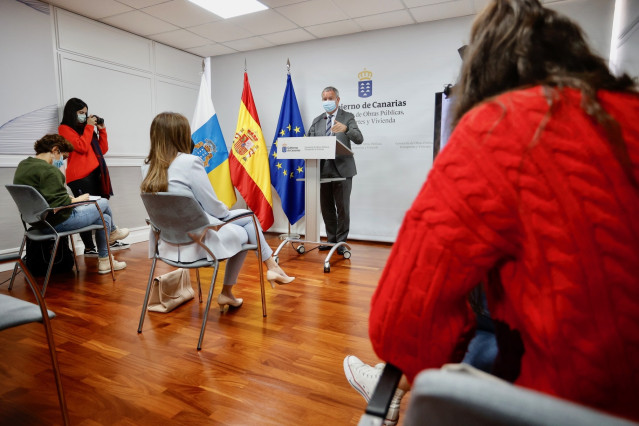 El consejero de Obras Públicas, Transportes y Vivienda del Gobierno de Canarias, Sebastián Franquis