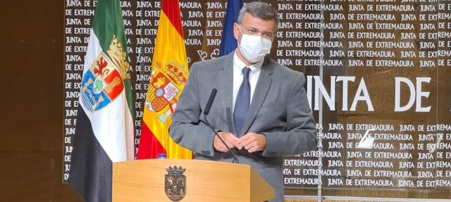 El portavoz de la Junta de Extremadura, Juan Antonio González, en rueda de prensa en Mérida