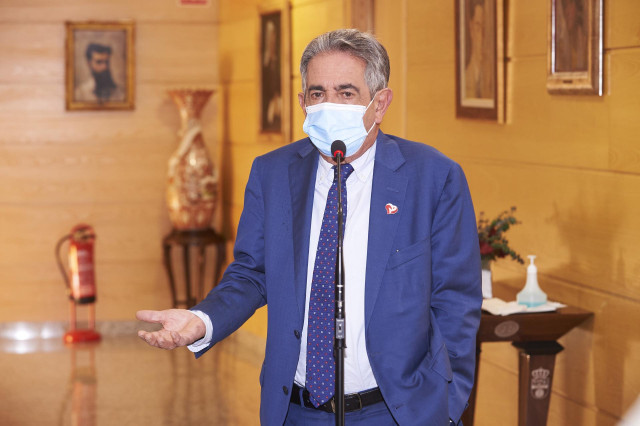 Archivo - El presidente de Cantabria, Miguel Ángel Revilla, durante una rueda de prensa