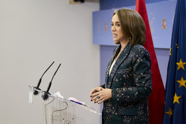 La portavoz parlamentaria del PP, Cuca Gamarra, en una rueda de prensa anterior a una Junta de Portavoces en el Congreso de los Diputados, a 21 de diciembre de 2021, en Madrid, (España).