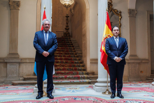 El Ministro de Asuntos Exteriores, Unión Europea y Cooperación, José Manuel Albares, recibe a su homólogo de Luxemburgo, Jean Asselborn