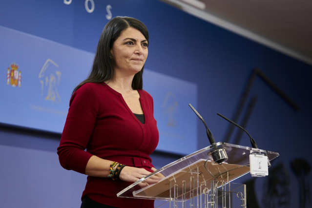 La portavoz adjunta de Vox en el Congreso, Macarena Olona, en una rueda de prensa durante una Junta de Portavoces