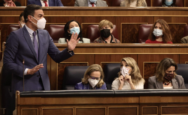 El presidente del Gobierno, Pedro Sánchez, interviene en una sesión plenaria celebrada en el Congreso