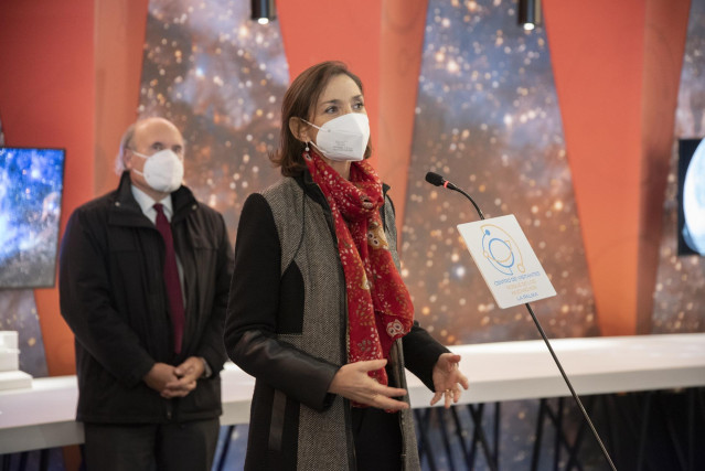 La ministra de Turismo, Reyes Maroto, interviene durante el acto de puesta en funcionamiento del Centro de Visitantes e Interpretación del Roque de los Muchachos, a 19 de diciembre de 2021, en la Palma, (España).