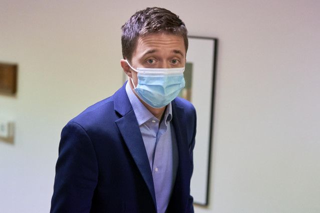 El líder de Más País, Íñigo Errejón, a su llegada a una Junta de Portavoces en el Congreso de los Diputados, a 21 de diciembre de 2021, en Madrid, (España).