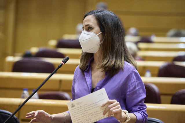 La ministra de Derechos Sociales, Ione Belarra, interviene en una Sesión de Control en el Senado, a 21 de diciembre de 2021, en Madrid (España).