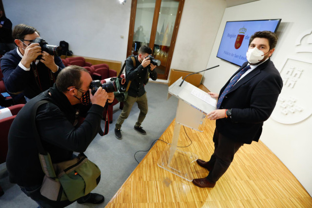 El presidente de la Región de Murcia, Fernando López Miras, comparece en rueda de prensa después de la Conferencia de Presidentes