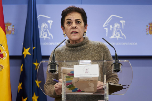 La portavoz de EH Bildu en el Congreso, Mertxe Aizpurua, en una rueda de prensa