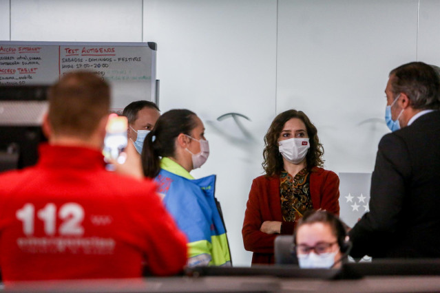 Isabel Díaz Ayuso visita la Agencia de Seguridad y Emergencias 112