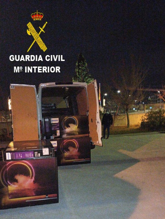 Detenidas en Azuqueca de Henares cuatro personas por un delito continuado de hurto en una empresa de logística.