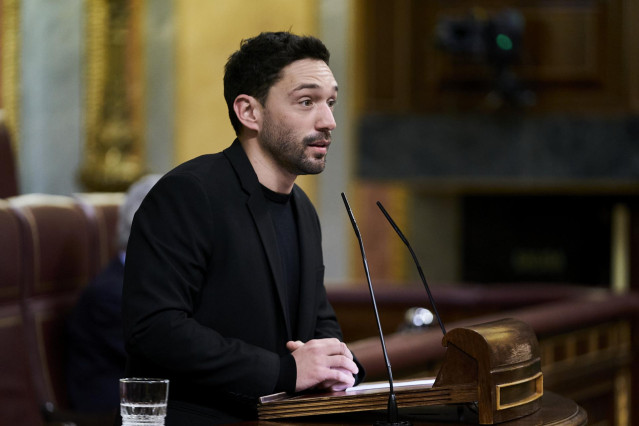 El diputado del Grupo Plural, Sergi Miquel i Valentí, interviene en una sesión plenaria en el Congreso