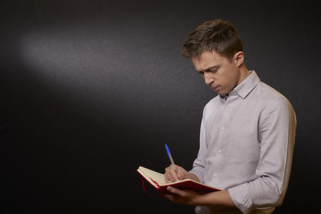 El líder de Más País, Íñigo Errejón, posa para Europa Press en el Congreso