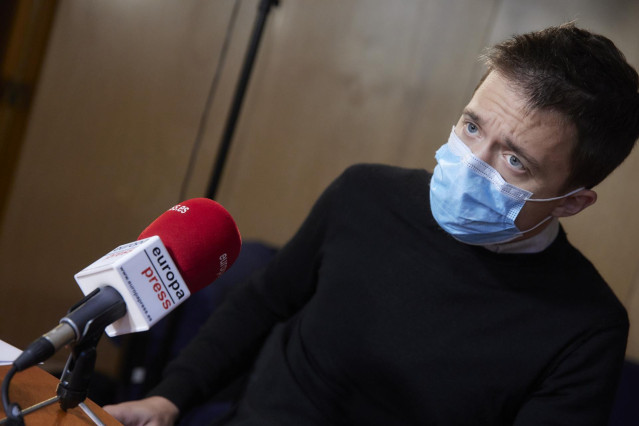 El líder de Más País, Íñigo Errejón, durante una entrevista para Europa Press en el  Congreso de los Diputados, a 23 de diciembre de 2021, en Madrid, (España). Errejón es presidente de Más País desde las elecciones generales de noviembre de 2019.