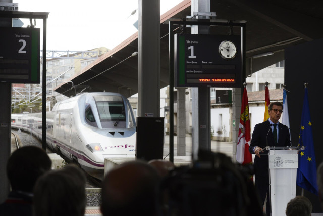 El presidente de la Xunta de Galicia, Alberto Núñez Feijóo, en el acto de inauguración de la línea de AVE Madrid-Galicia