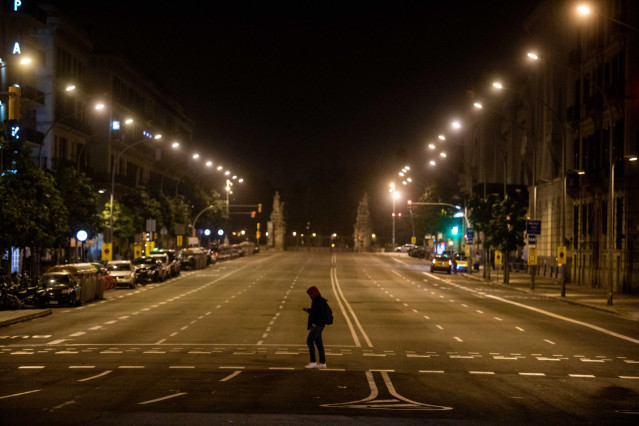 La avenida del Marqués de la Argentera vacía después del toque de queda en la ciudad, a 24 de diciembre de 2021, en Barcelona, Catalunya (España). Hoy se pone en vigor la medida propuesta por el Govern catalán y avalada por el Tribunal Superior de Justici