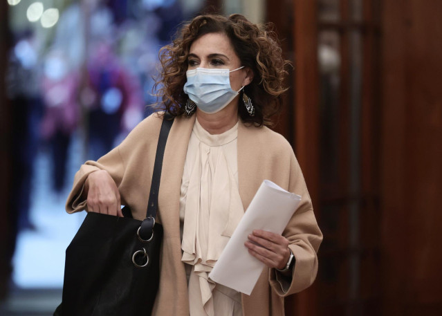 La ministra de Hacienda, Maria Jesús Montero, a su llegada a su llegada a una sesión plenaria en el Congreso