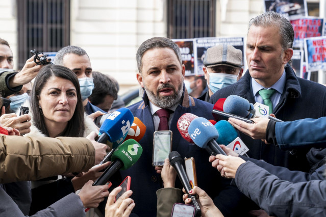 Archivo - El líder de Vox, Santiago Abascal, ofrece declaraciones a los medios en una concentración contra la reforma de la ‘Ley Mordaza’, frente a la Delegación del Gobierno en Madrid