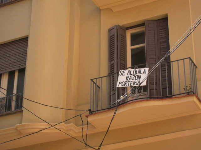 Archivo - Se alquila, cartel, alquilar, alquiler, arrendamiento