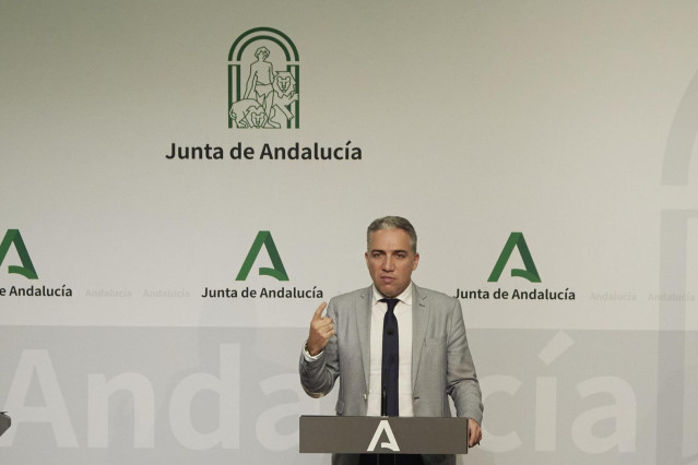 El consejero de la Presidencia y portavoz del Gobierno, Elías Bendodo, este martes en la rueda de prensa del Consejo de Gobierno.