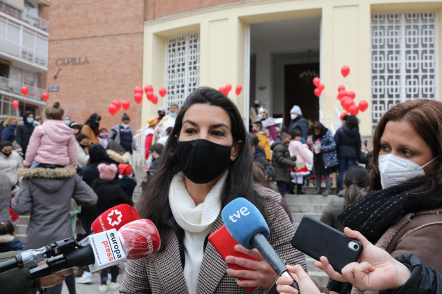 Archivo - La portavoz de Vox en la Asamblea de Madrid, Rocío Monasterio, en diciembre de 2020 en el reparto de juguetes en la Parroquia de Santa María Micaela de la Fundación Madrina