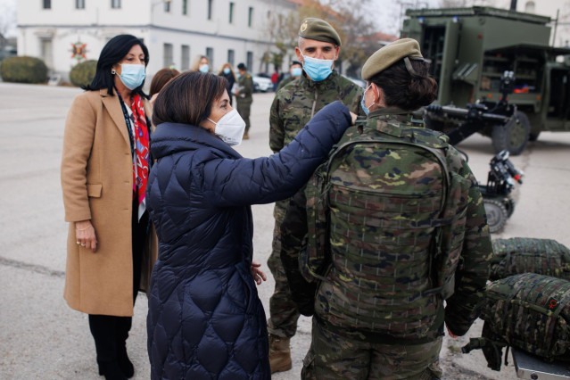 La ministra de Defensa, Margarita Robles, durante una visita a la Brigada de Infantería Acorazada 'Guadarrama' XII, en la Base de 'El Goloso'
