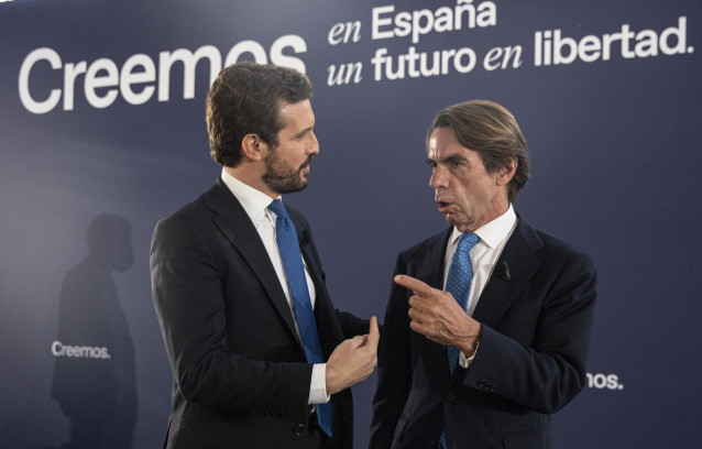 Archivo - El presidente del PP, Pablo Casado, y el expresidente del Gobierno José María Aznar