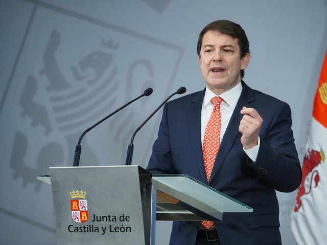 El presidente de la Junta de Castilla y León, Alfonso Fernández Mañueco, en una rueda de prensa el mismo día en que ha disuelto las Cortes y ha anunciado elecciones, en la Junta de Castilla y León, a 20 de diciembre de 2021, en Valladolid.