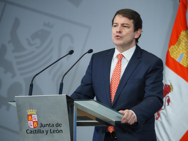 El presidente de la Junta de Castilla y León, Alfonso Fernández Mañueco, en una rueda de prensa el mismo día en que ha disuelto las Cortes y ha anunciado elecciones, en la Junta de Castilla y León, a 20 de diciembre de 2021, en Valladolid, Castilla y León