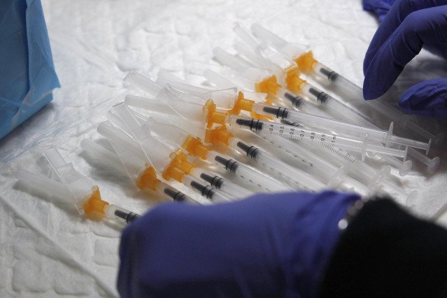 Varias jeringuillas con dosis de la vacuna contra el Covid-19, en el Hospital de Son Dureta.