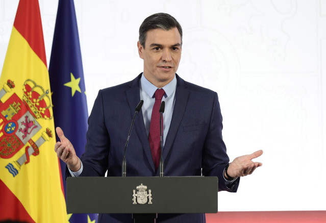 El presidente del Gobierno, Pedro Sánchez, presenta el informe de rendición de cuentas del Gobierno de España correspondiente a 2021, ‘Cumpliendo’, en La Moncloa, a 29 de diciembre de 2021, en Madrid, (España).