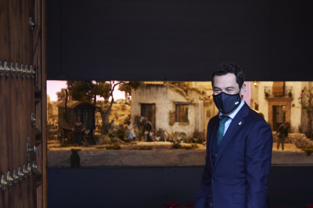 El presidente de la Junta, Juanma Moreno, durante inauguración del belén de San Telmo, a 29 de noviembre de 2021 en Sevilla (Andalucía, España)
