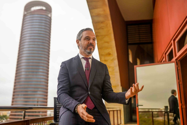 El consejero de Hacienda y Financiación Europea de la Junta de Andalucía, Juan Bravo, durante la entrevista con Europa Press