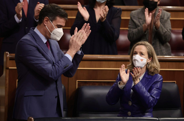 El presidente del Gobierno, Pedro Sánchez, tras su intervención en una sesión plenaria en el Congreso de los Diputados, a 28 de diciembre de 2021, en Madrid, (España).
