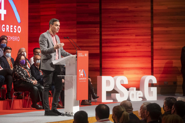El secretario general del PSOE y presidente del Gobierno, Pedro Sánchez, interviene en la primera jornada del 14º Congreso del PSdeG, en el Palacio de Congresos y Exposiciones de Galicia, a 7 de diciembre de 2021, en Santiago de Compostela