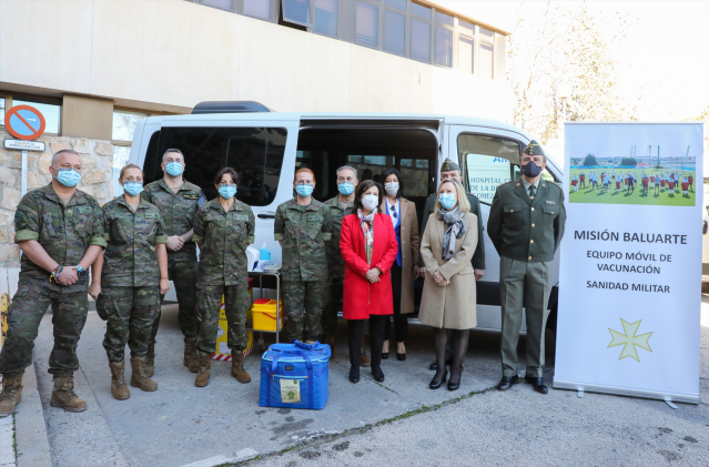 La Ministra de Defensa, Margarita Robles, visita a los Equipos Móviles de Vacunación, en el Instituto de Medicina Preventiva de Defensa