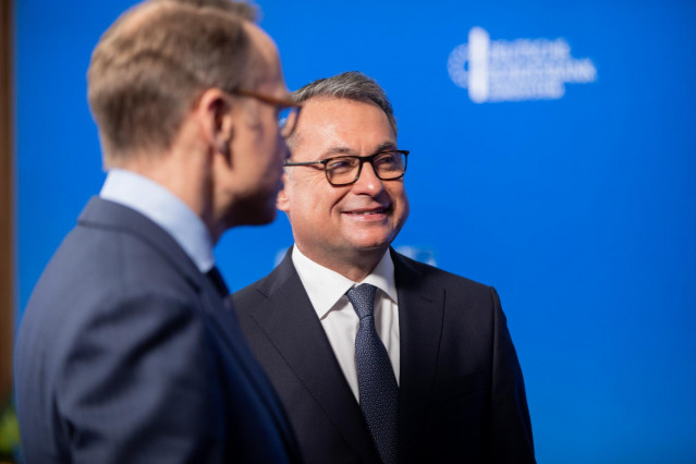 Joachim Nagel, nuevo presidente del Bundesbank, junto a su antecesor, Jens Weidmann