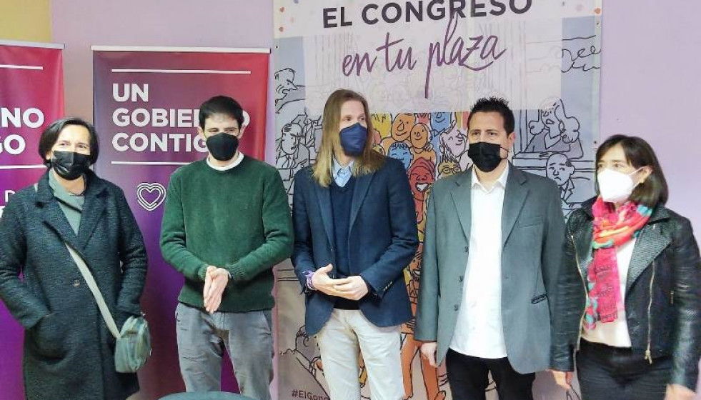 María José Marco (i), Jorge Ramiro, Pablo Fernández, Alberto Sanz y Asun Gil, presentan la lista de Podemos por Soria.