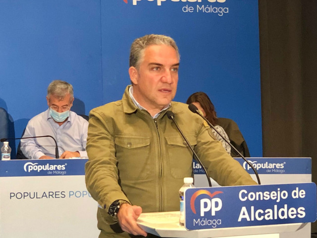 Elías Bendodo, presidente del PP de Málaga, en rueda de prensa